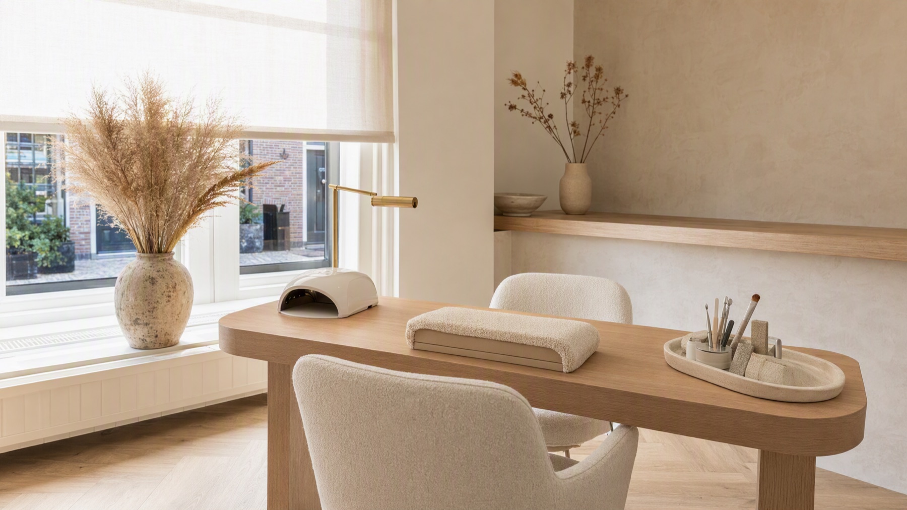 Manicuretafel bij YR Beauty Clinic in Purmerend